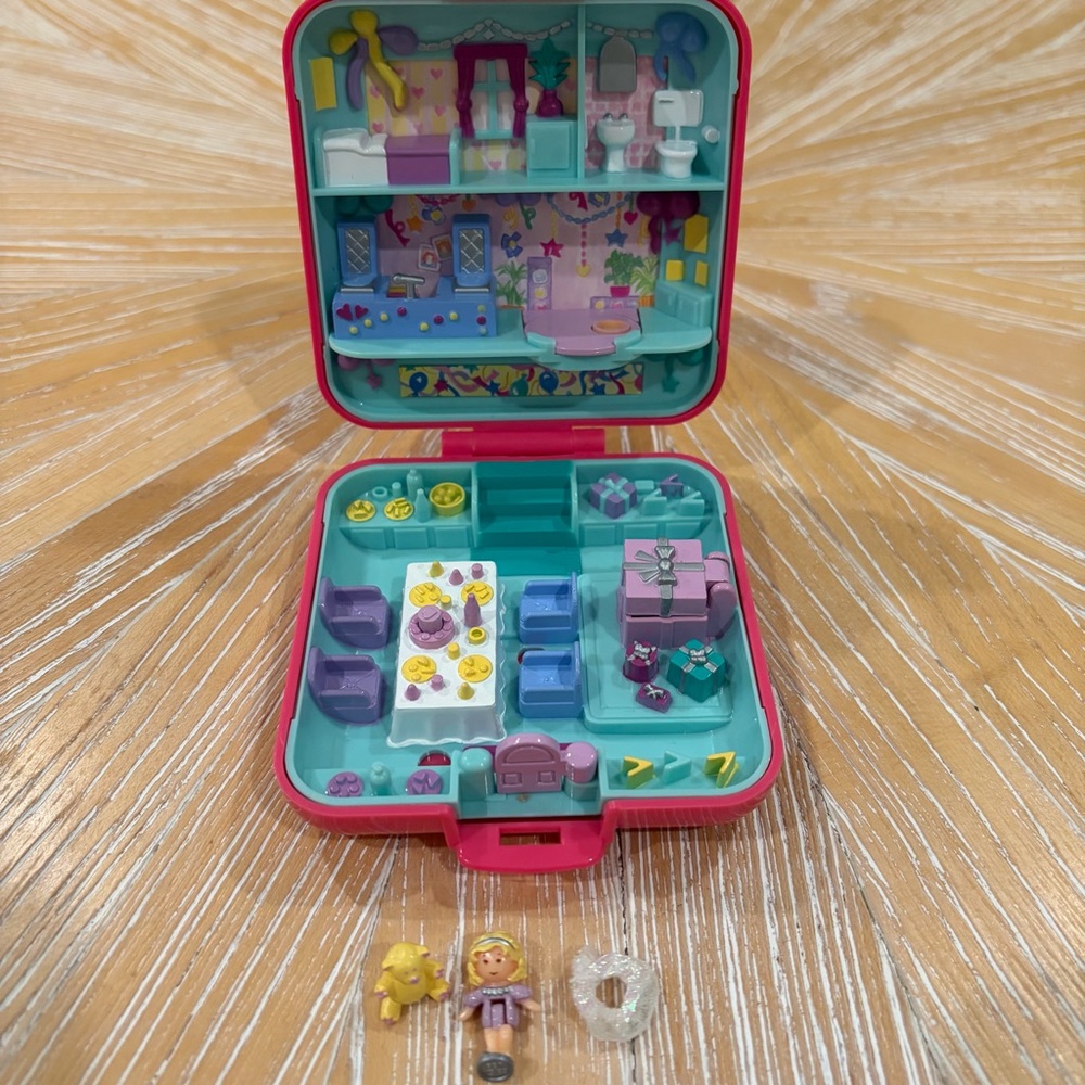 1989 COMPLETE Partytime Surprise with bear & tutu Polly Pocket Bluebird